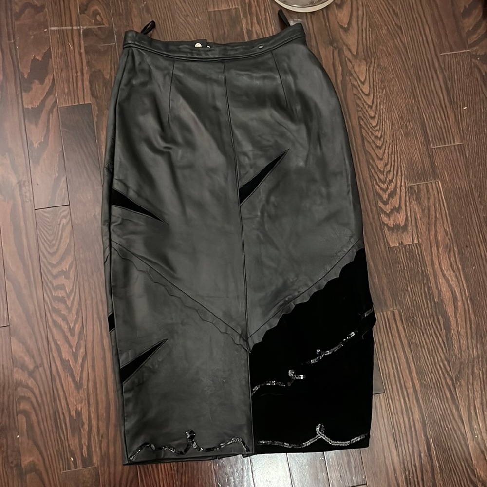 Vintage Midi Length Leather Skirt Size Medium - Picture 2 of 14